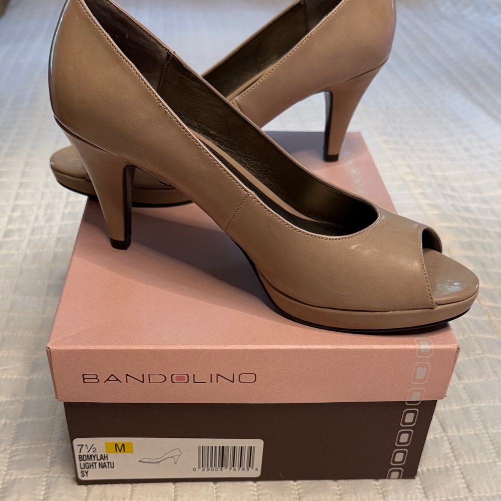 Bandolino Leather Beige Peep Toe Heels